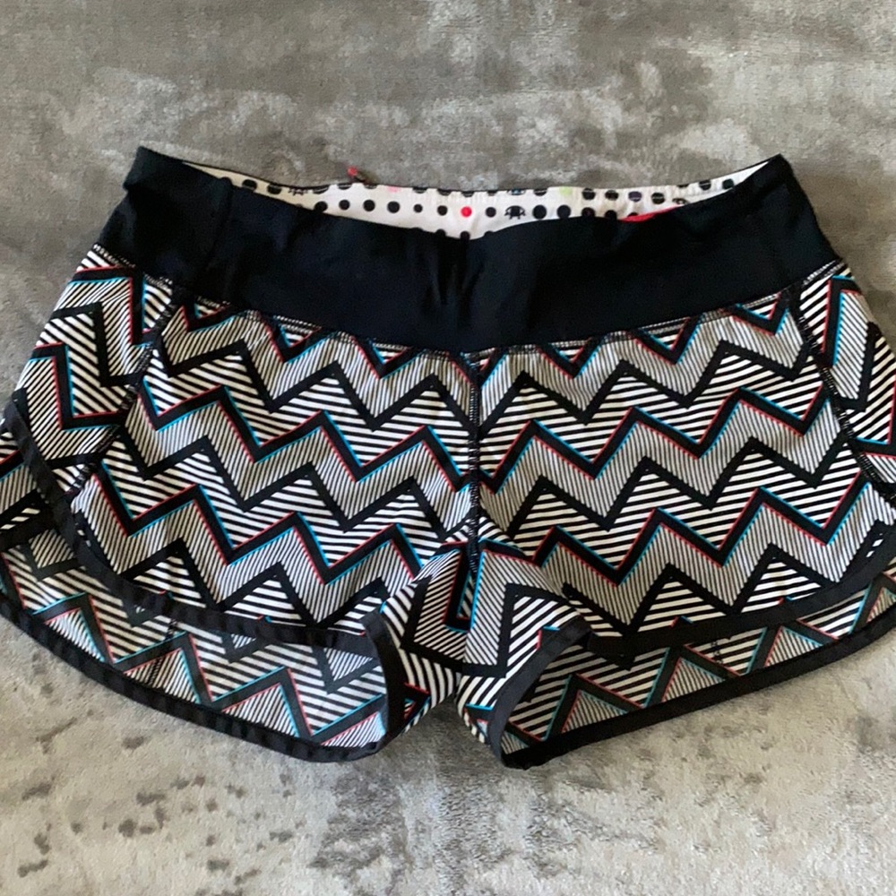 LULULEMON Run Speed Up Shorts 2.5”  Sz 6